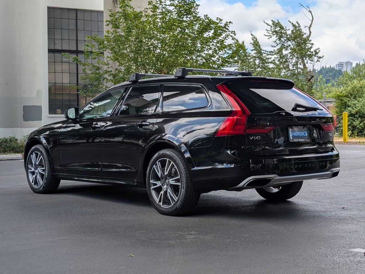 2017 Volvo V90 Cross Country T6 AWD LUX w/High Performance Audio, 360 Cam, Pilot Assist, 4 Heated Seats, Cooled & Massage Front S Portland OR