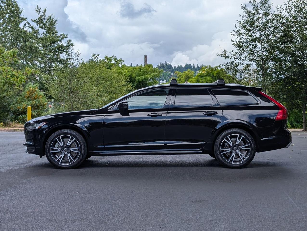2017 Volvo V90 Cross Country T6 AWD LUX w/High Performance Audio, 360 Cam, Pilot Assist, 4 Heated Seats, Cooled & Massage Front S Portland OR