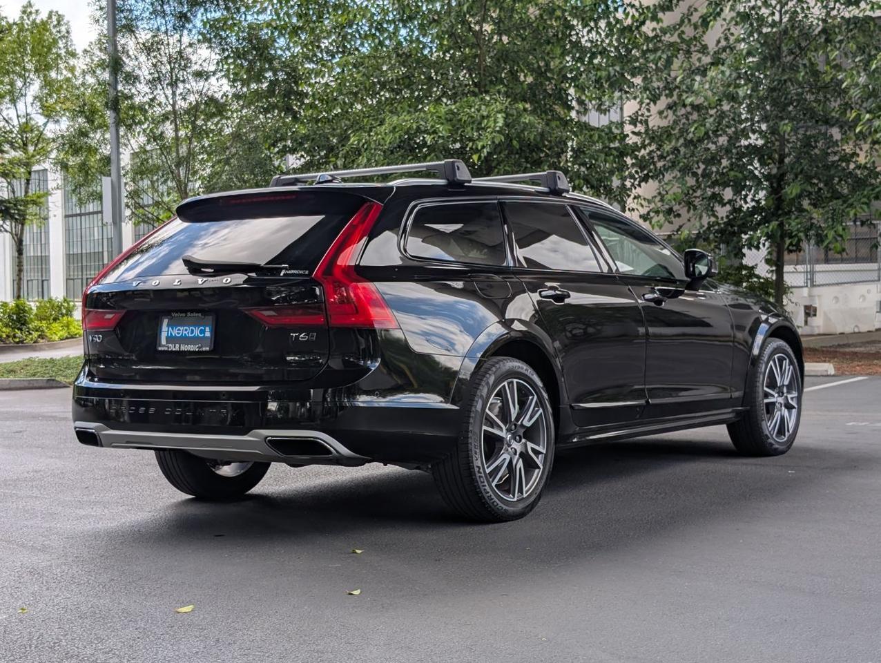 2017 Volvo V90 Cross Country T6 AWD LUX w/High Performance Audio, 360 Cam, Pilot Assist, 4 Heated Seats, Cooled & Massage Front S Portland OR