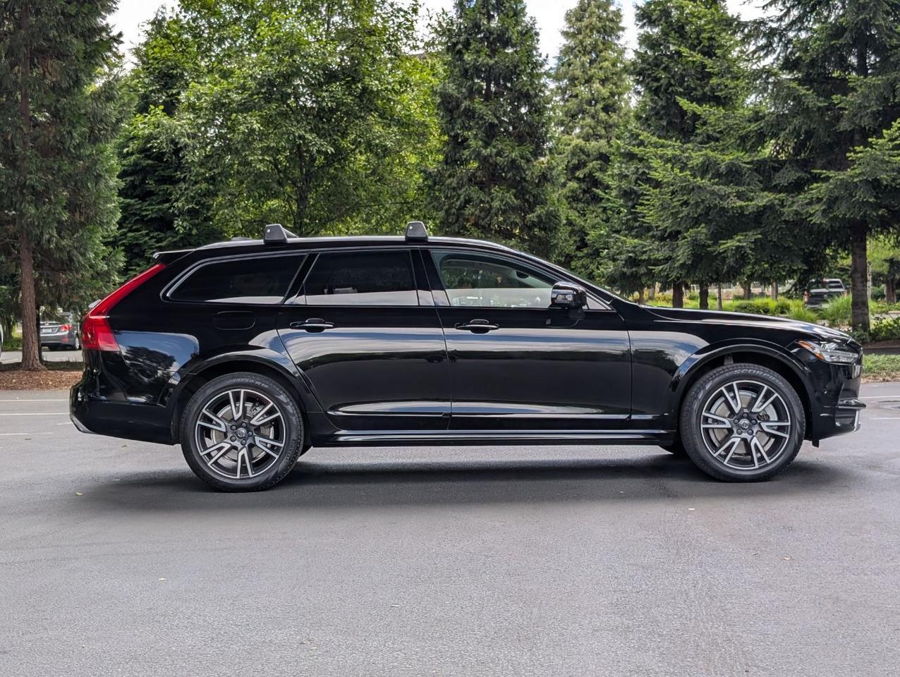 2017 Volvo V90 Cross Country T6 AWD LUX w/High Performance Audio, 360 Cam, Pilot Assist, 4 Heated Seats, Cooled & Massage Front S Portland OR