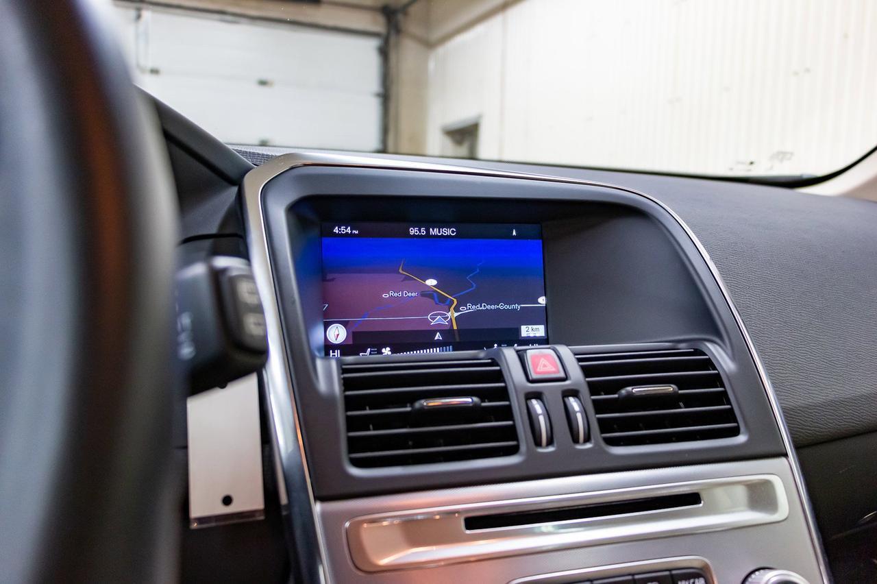 2017 Volvo XC60 AWD T6 Drive-E Premier Leather Roof Nav Red Deer AB