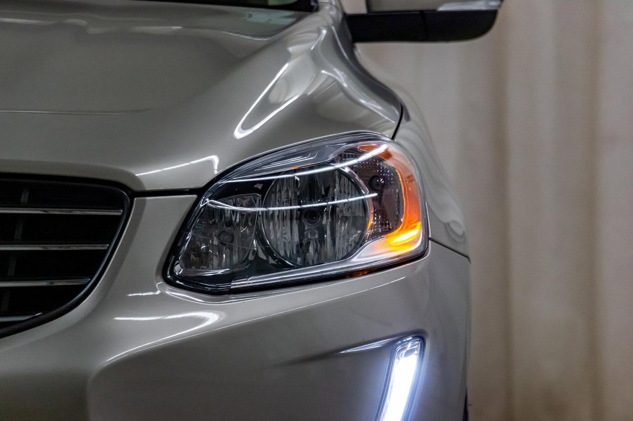 2017 Volvo XC60 AWD T6 Drive-E Premier Leather Roof Nav Red Deer AB