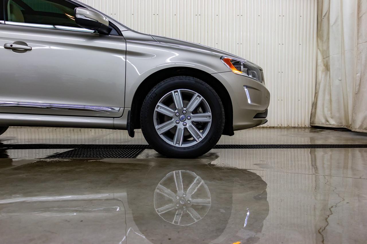 2017 Volvo XC60 AWD T6 Drive-E Premier Leather Roof Nav Red Deer AB