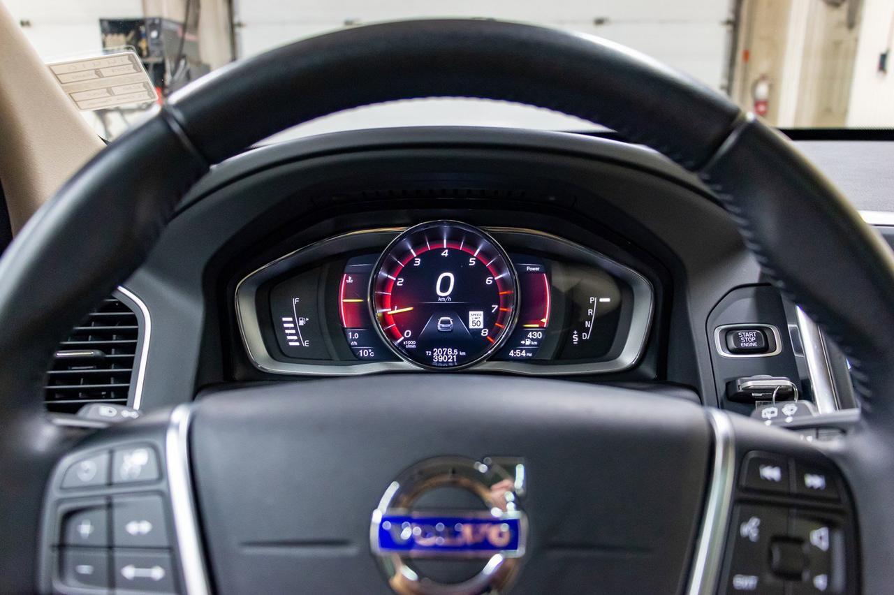 2017 Volvo XC60 AWD T6 Drive-E Premier Leather Roof Nav Red Deer AB