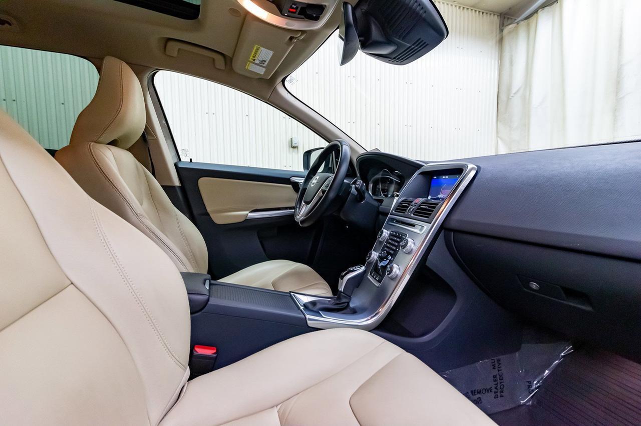 2017 Volvo XC60 AWD T6 Drive-E Premier Leather Roof Nav Red Deer AB