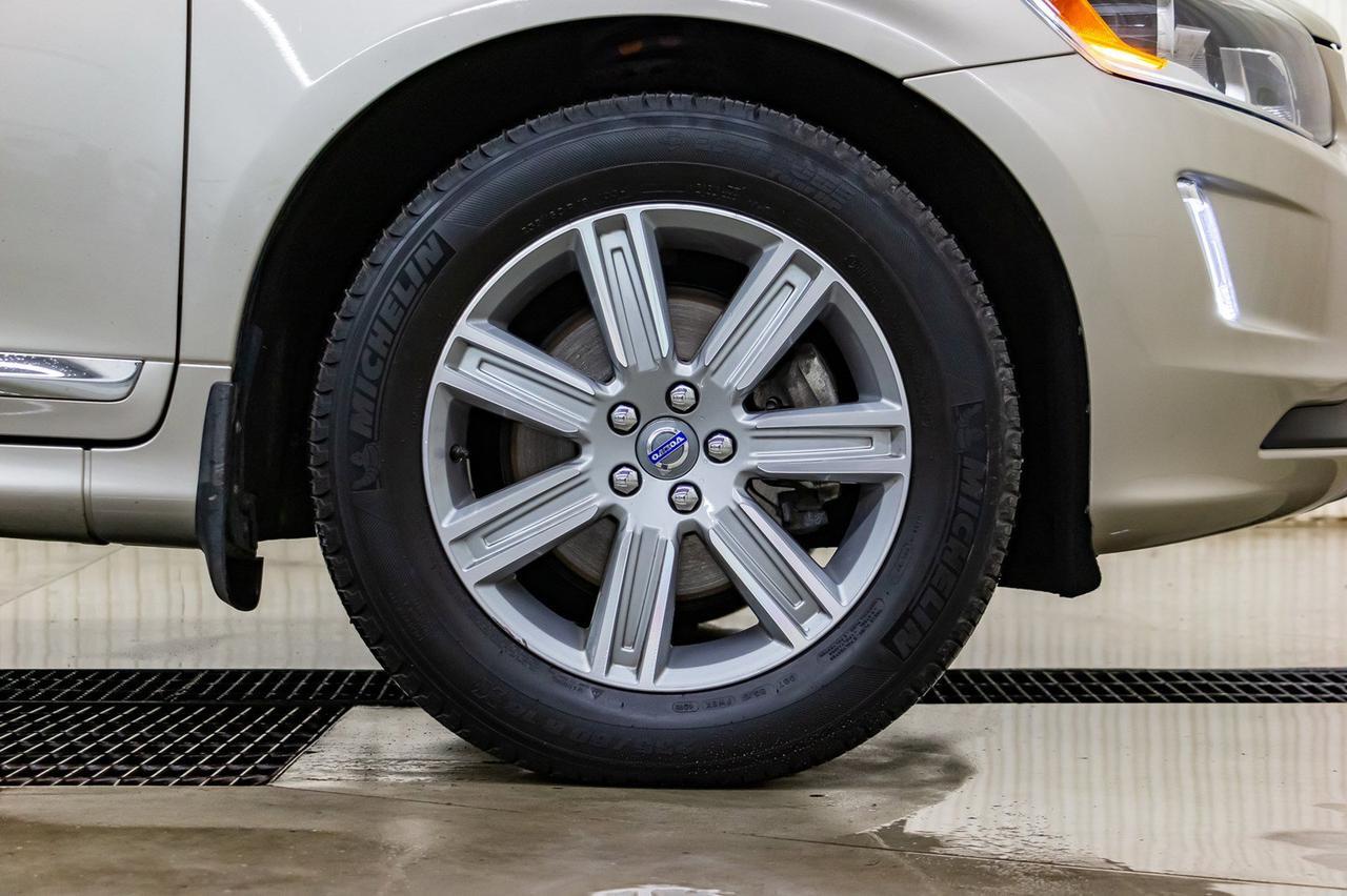 2017 Volvo XC60 AWD T6 Drive-E Premier Leather Roof Nav Red Deer AB