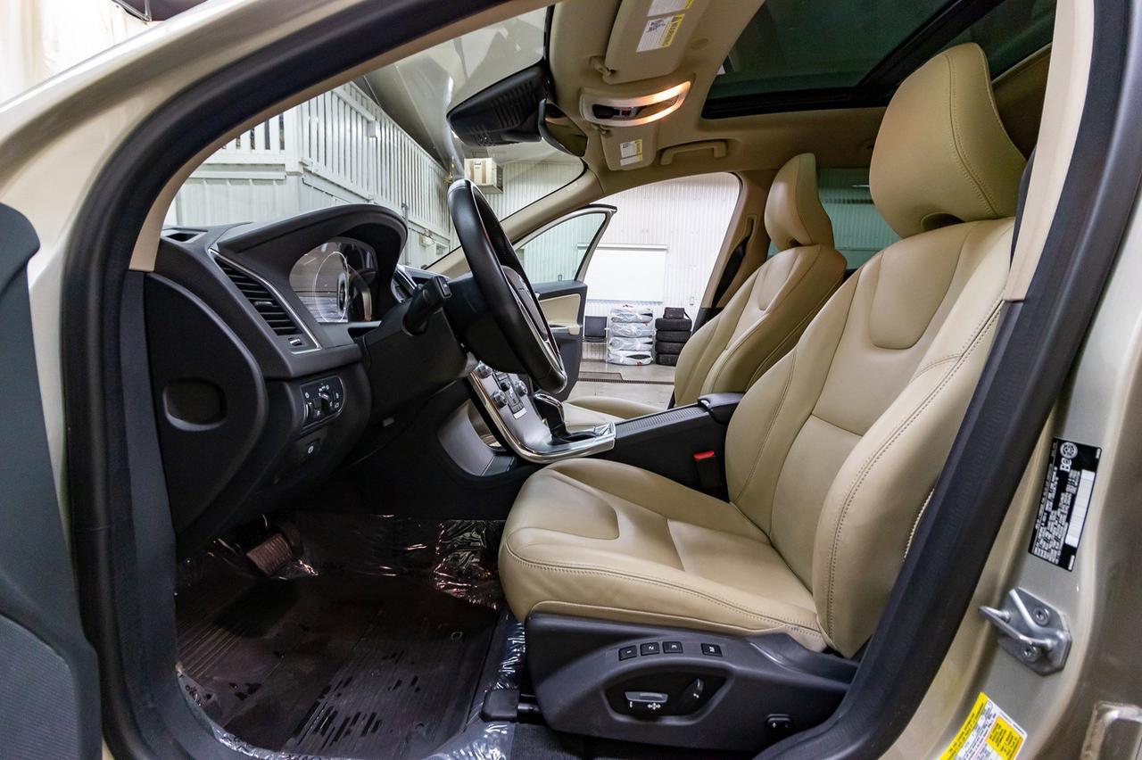 2017 Volvo XC60 AWD T6 Drive-E Premier Leather Roof Nav Red Deer AB