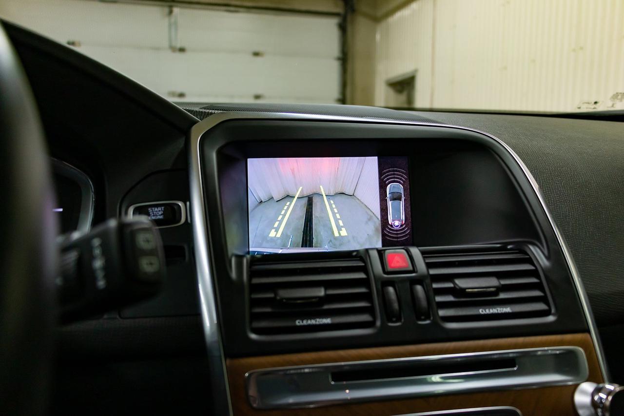 2017 Volvo XC60 AWD T6 Drive-E Premier Leather Roof Nav Red Deer AB