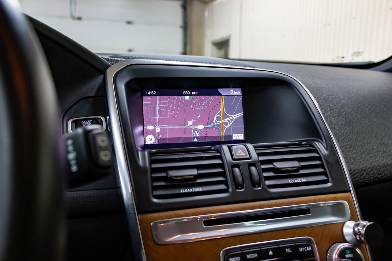 2017 Volvo XC60 AWD T6 Drive-E Premier Leather Roof Nav Red Deer AB