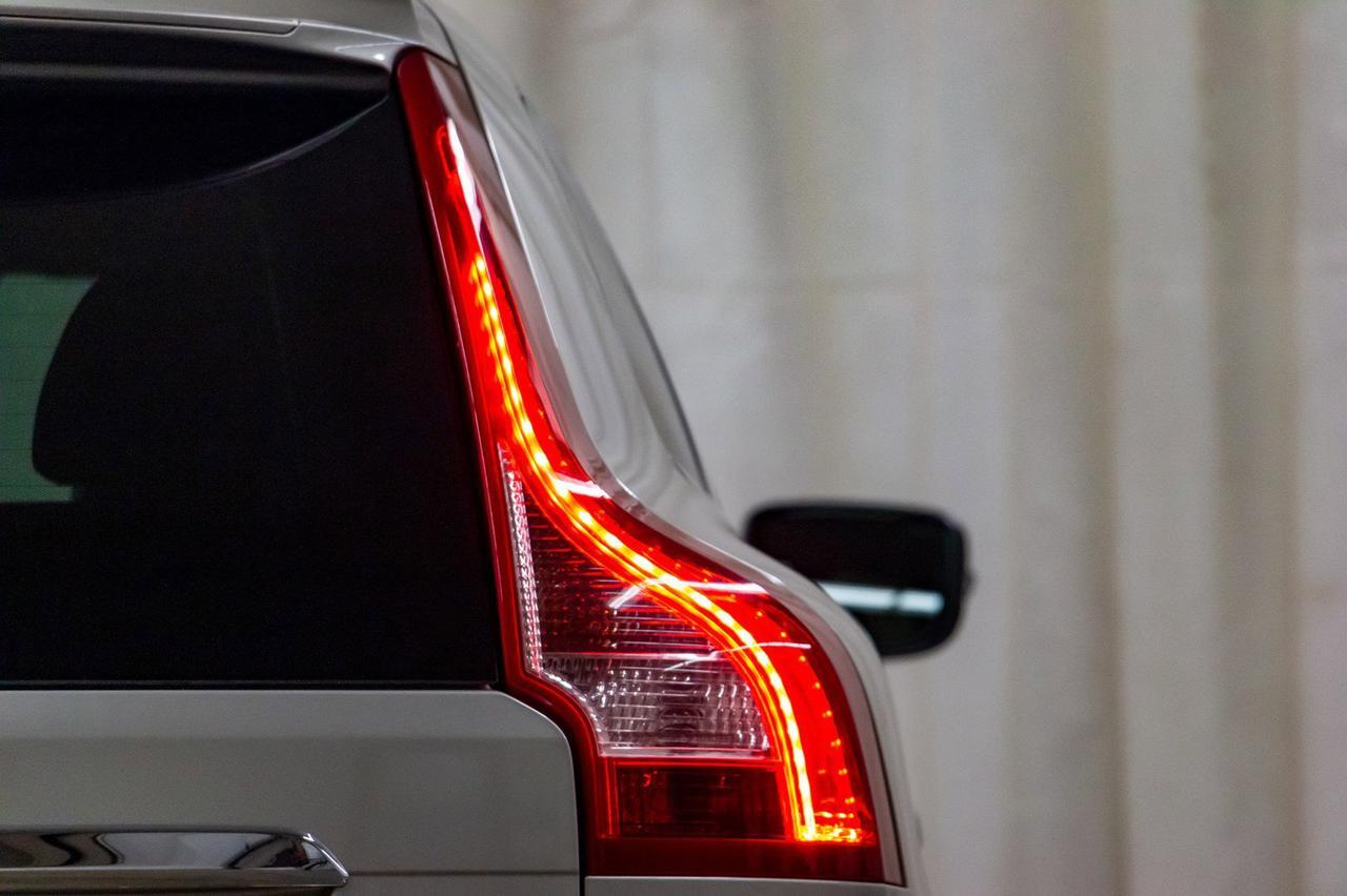 2017 Volvo XC60 AWD T6 Drive-E Premier Leather Roof Nav Red Deer AB