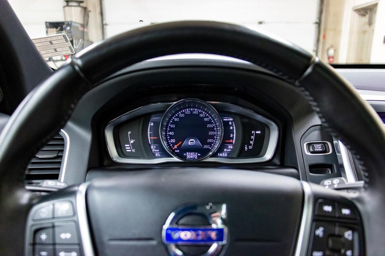 2017 Volvo XC60 AWD T6 Drive-E Premier Leather Roof Nav Red Deer AB