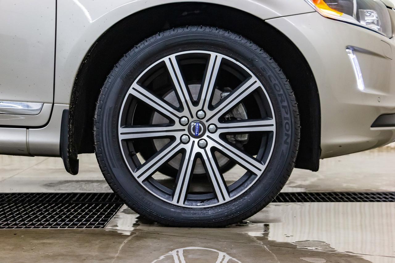 2017 Volvo XC60 AWD T6 Drive-E Premier Leather Roof Nav Red Deer AB