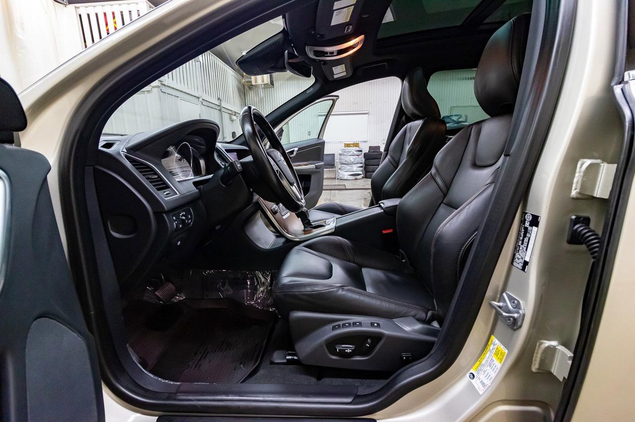 2017 Volvo XC60 AWD T6 Drive-E Premier Leather Roof Nav Red Deer AB