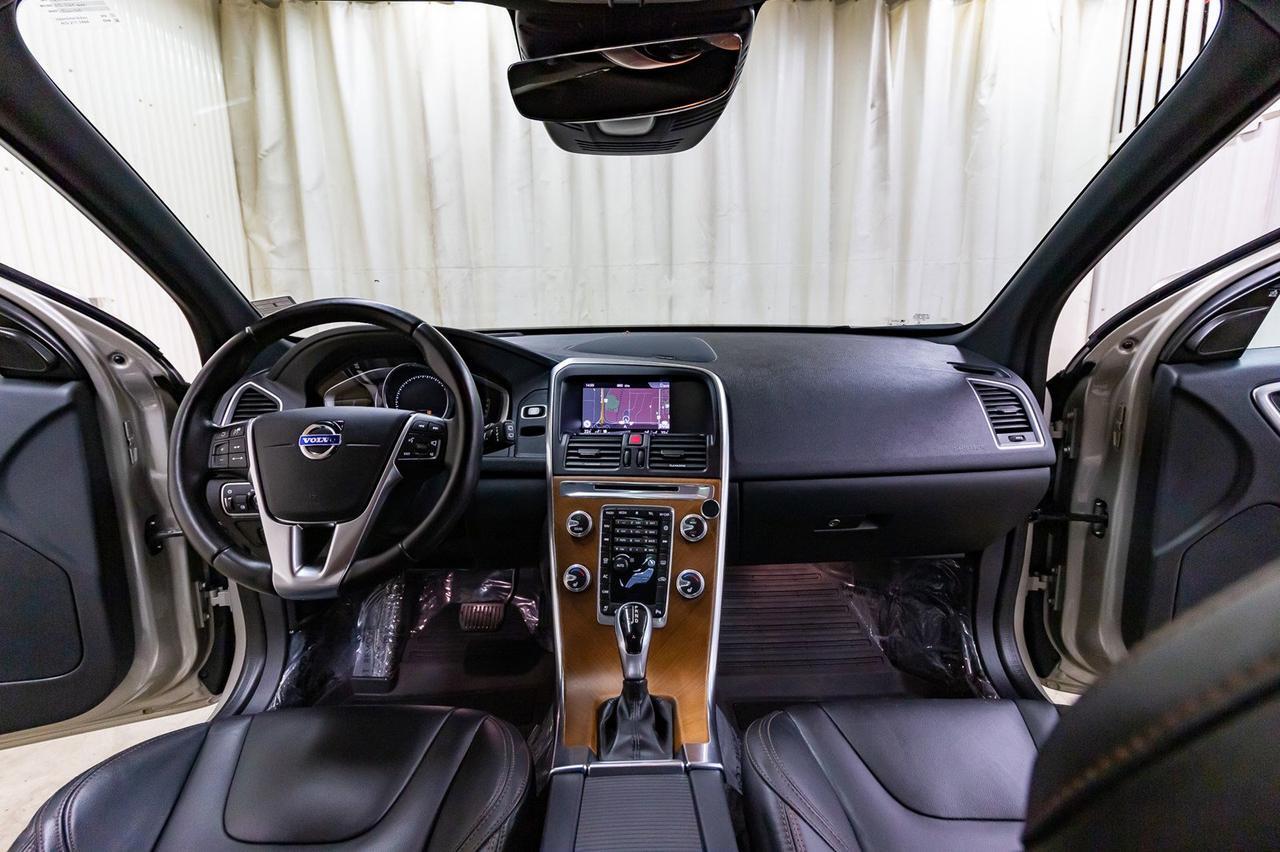 2017 Volvo XC60 AWD T6 Drive-E Premier Leather Roof Nav Red Deer AB