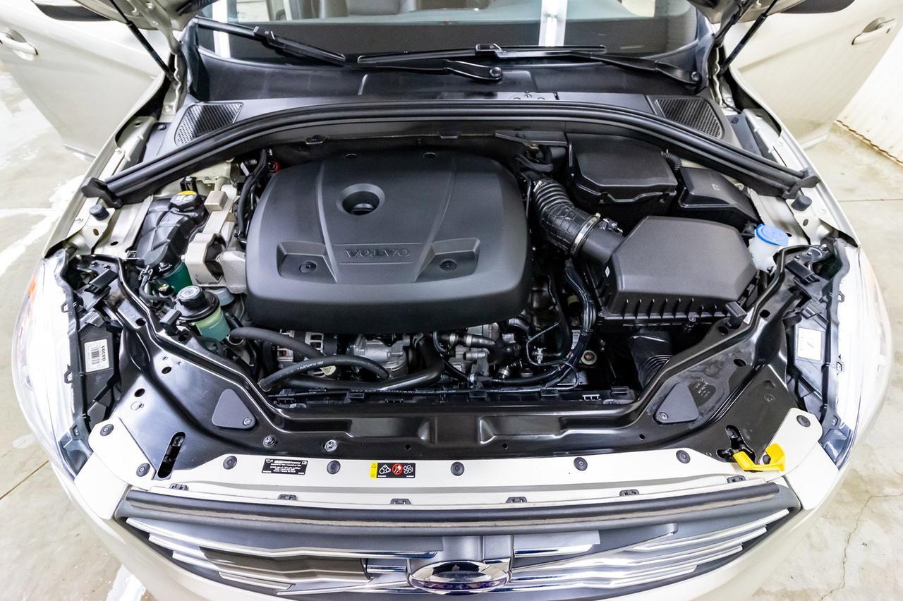 2017 Volvo XC60 AWD T6 Drive-E Premier Leather Roof Nav Red Deer AB