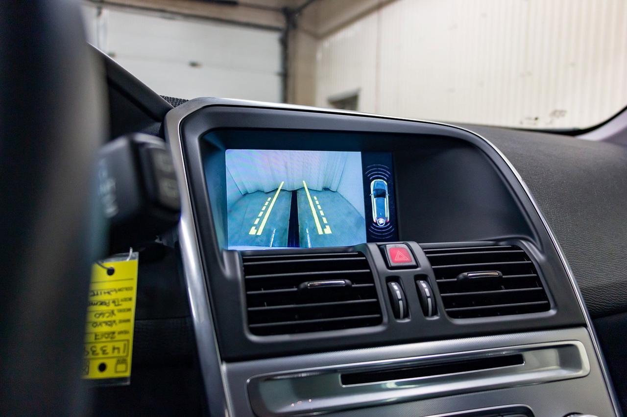 2017 Volvo XC60 AWD T6 Drive-E Premier Leather Roof Nav Red Deer AB