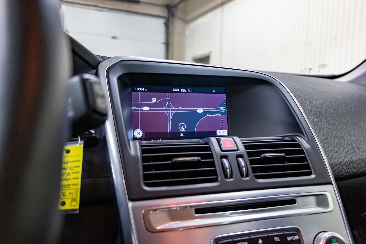 2017 Volvo XC60 AWD T6 Drive-E Premier Leather Roof Nav Red Deer AB