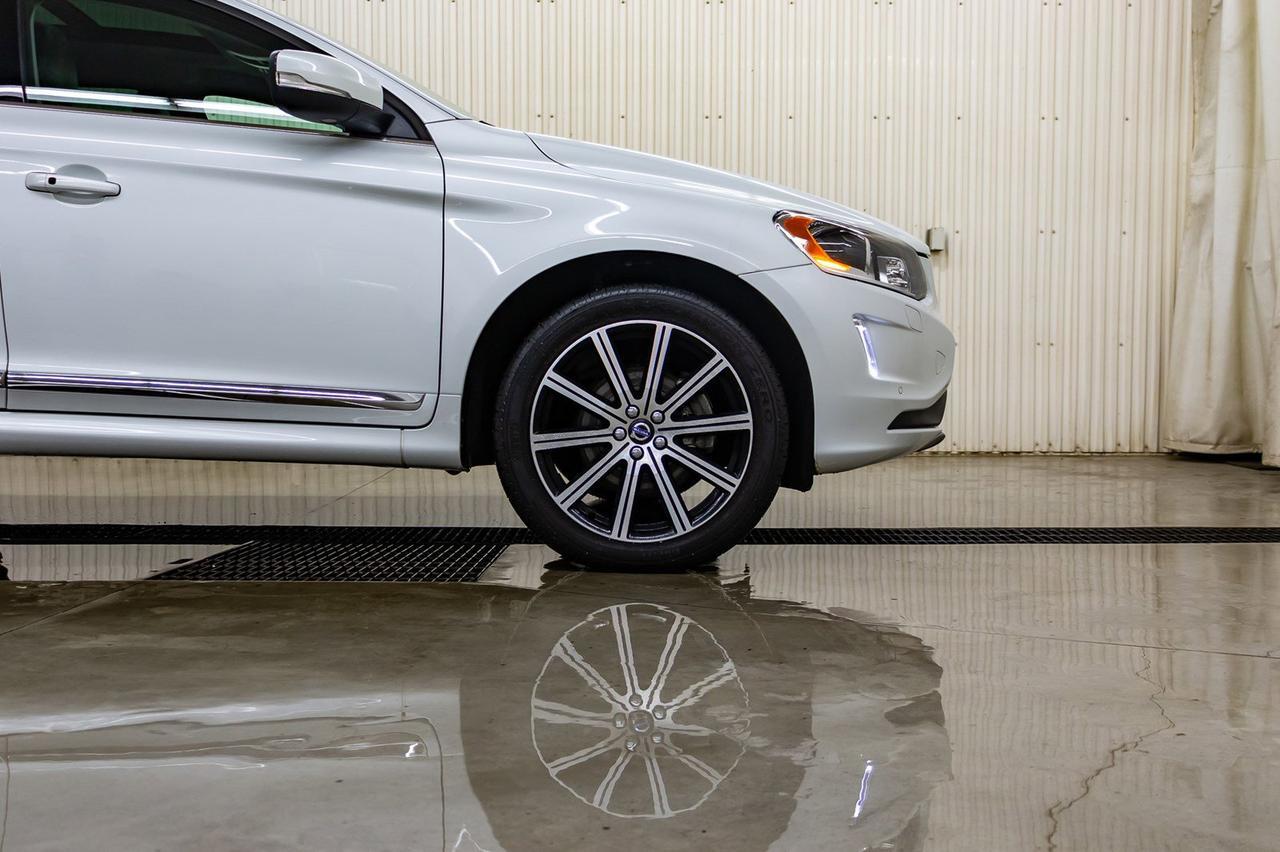 2017 Volvo XC60 AWD T6 Drive-E Premier Leather Roof Nav Red Deer AB