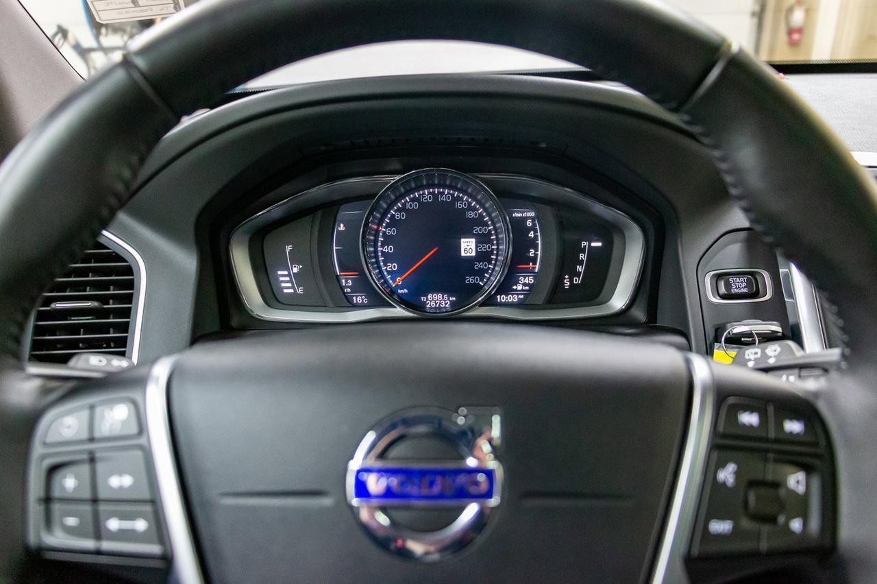 2017 Volvo XC60 AWD T6 Drive-E Premier Leather Roof Nav Red Deer AB