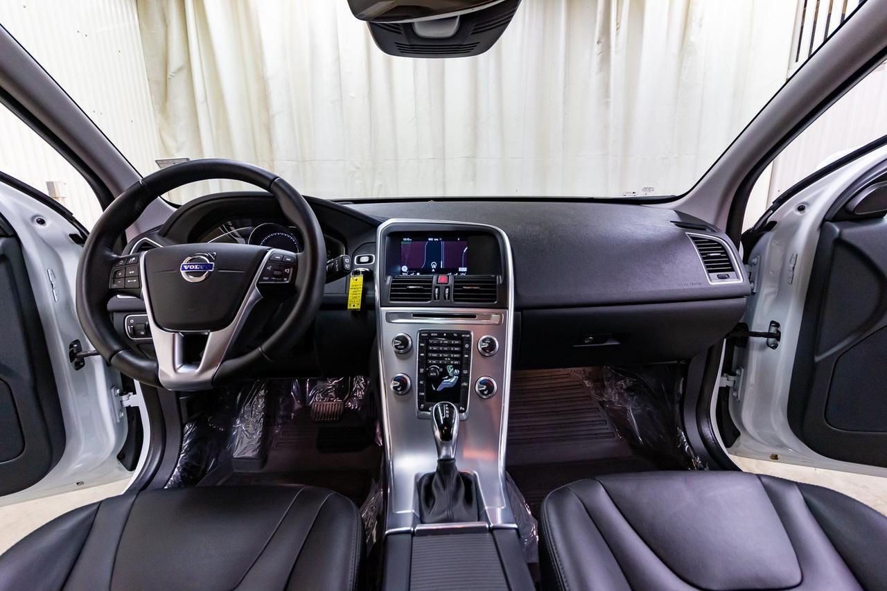 2017 Volvo XC60 AWD T6 Drive-E Premier Leather Roof Nav Red Deer AB