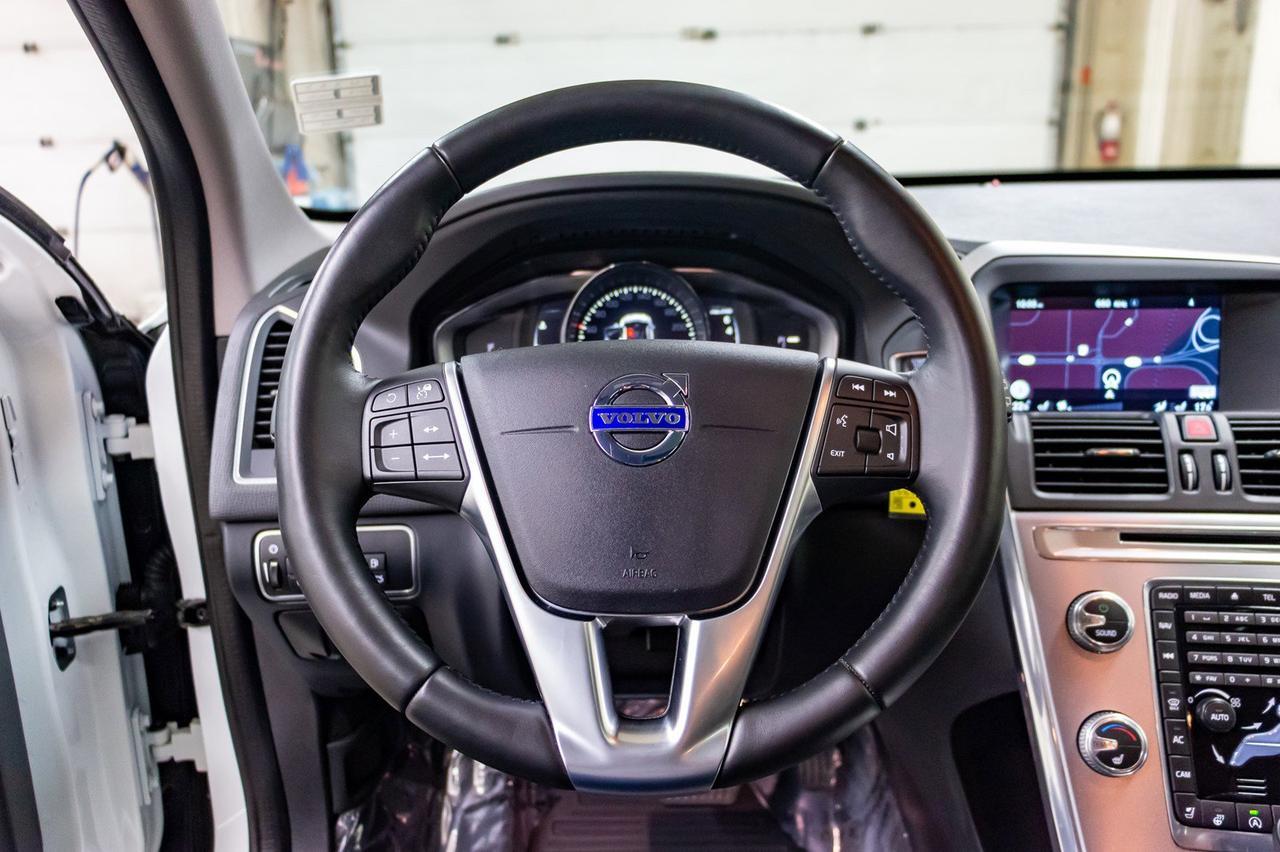 2017 Volvo XC60 AWD T6 Drive-E Premier Leather Roof Nav Red Deer AB