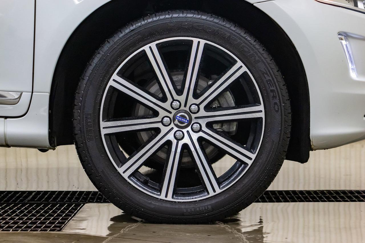 2017 Volvo XC60 AWD T6 Drive-E Premier Leather Roof Nav Red Deer AB