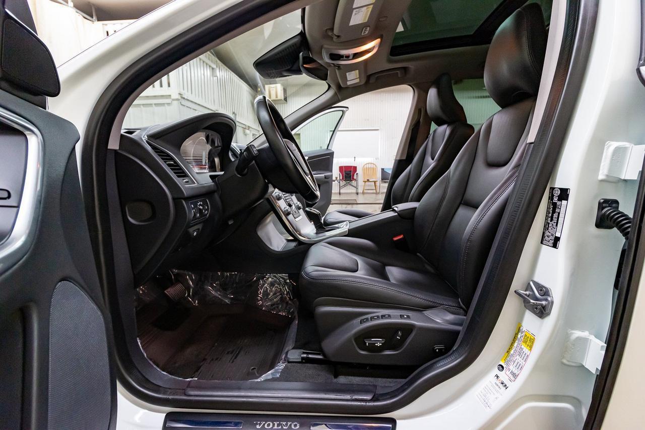 2017 Volvo XC60 AWD T6 Drive-E Premier Leather Roof Nav Red Deer AB