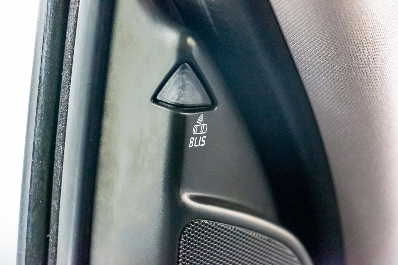 2017 Volvo XC60 AWD T6 Drive-E Premier Leather Roof Nav Red Deer AB