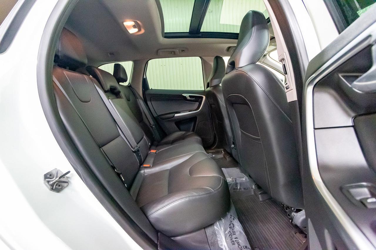 2017 Volvo XC60 AWD T6 Drive-E Premier Leather Roof Nav Red Deer AB