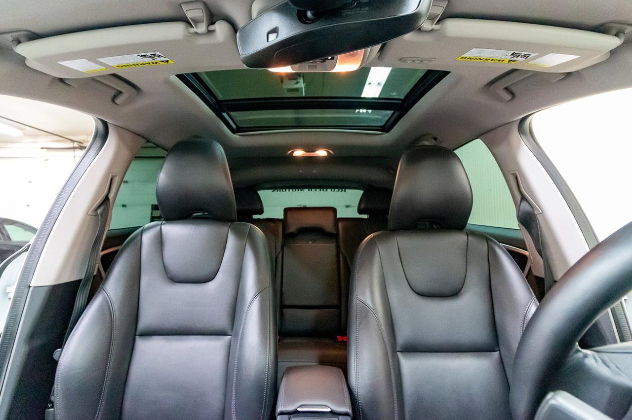 2017 Volvo XC60 AWD T6 Drive-E Premier Leather Roof Nav Red Deer AB