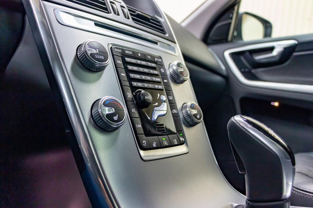 2017 Volvo XC60 AWD T6 Drive-E Premier Leather Roof Nav Red Deer AB