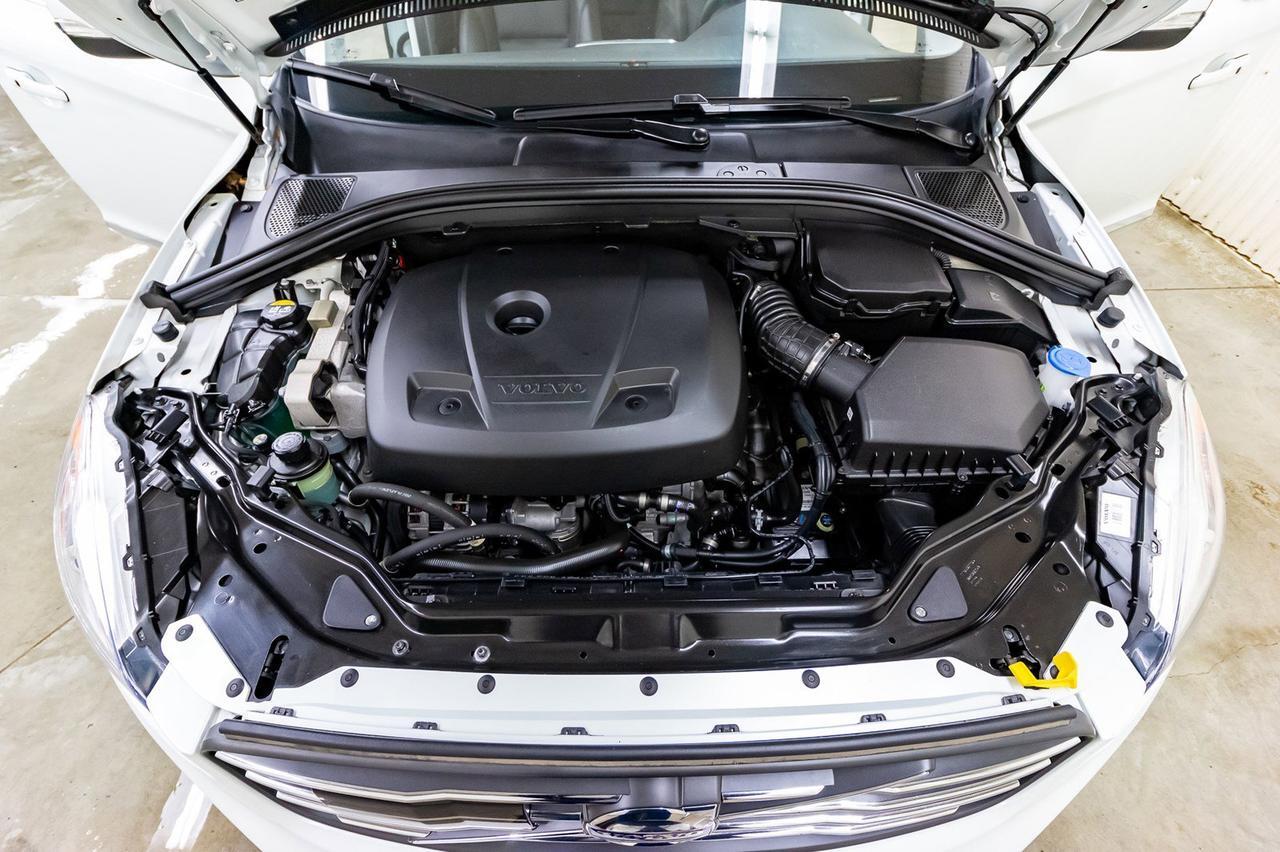 2017 Volvo XC60 AWD T6 Drive-E Premier Leather Roof Nav Red Deer AB