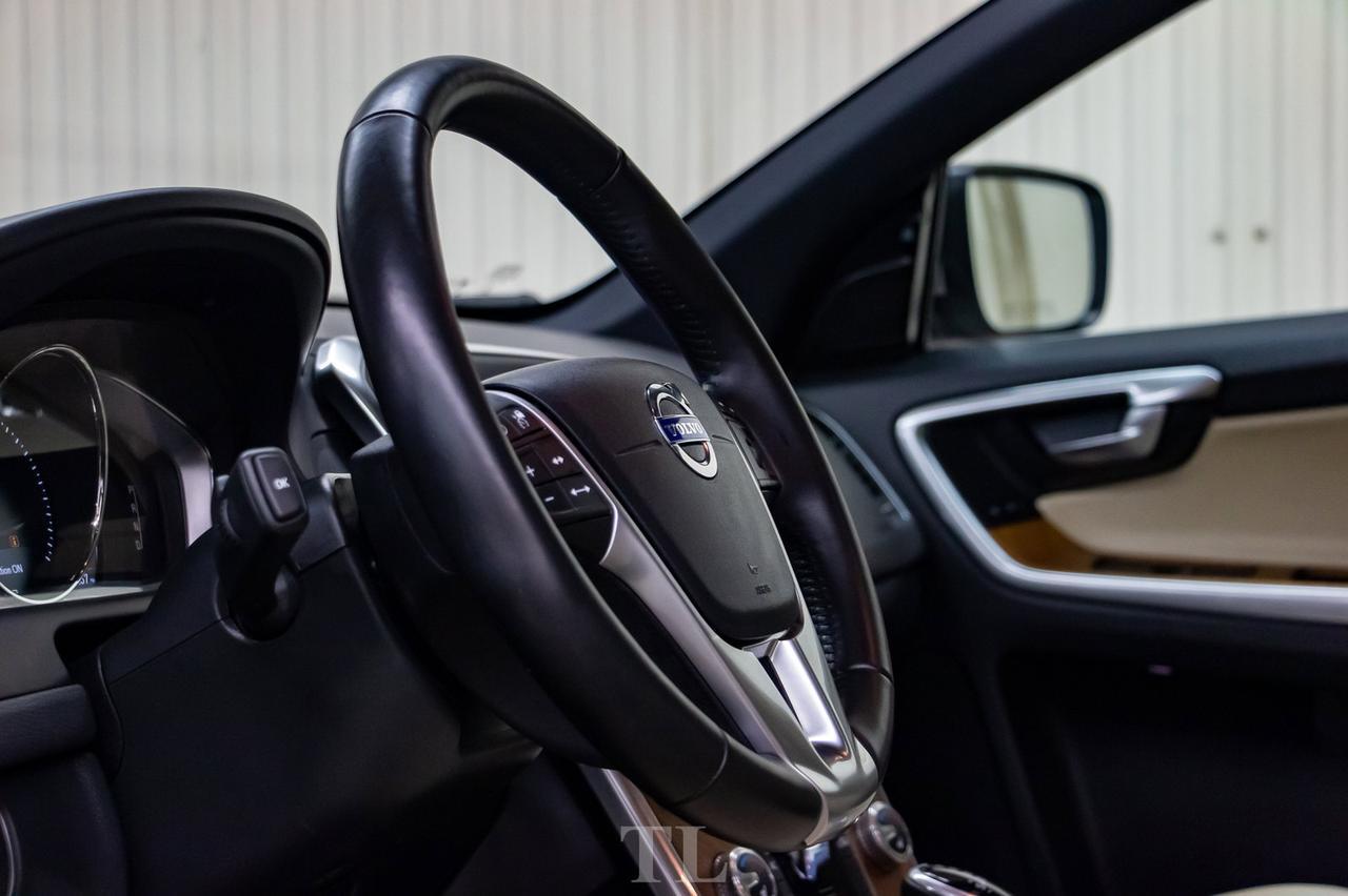 2017 Volvo XC60 AWD T6 Drive-E Premier Leather Roof Nav Red Deer AB