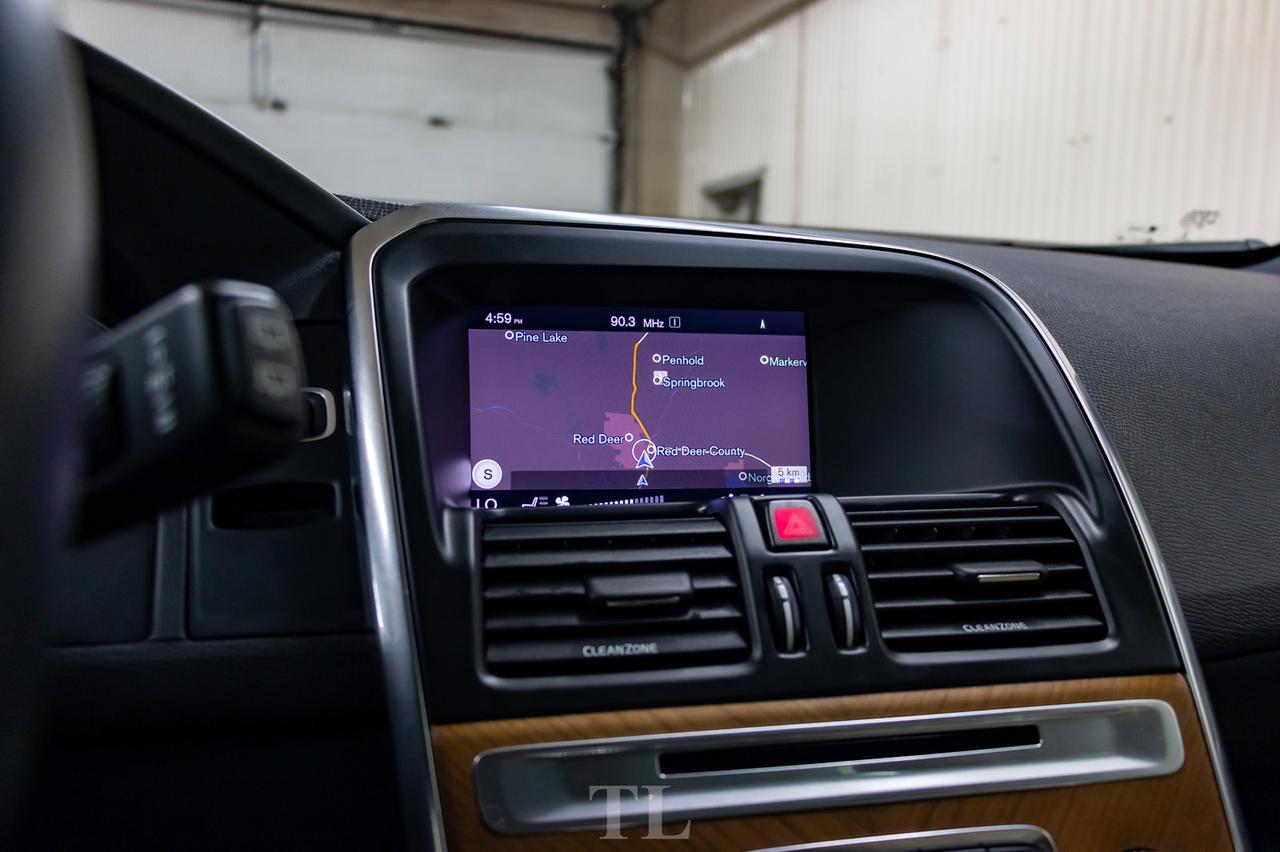 2017 Volvo XC60 AWD T6 Drive-E Premier Leather Roof Nav Red Deer AB