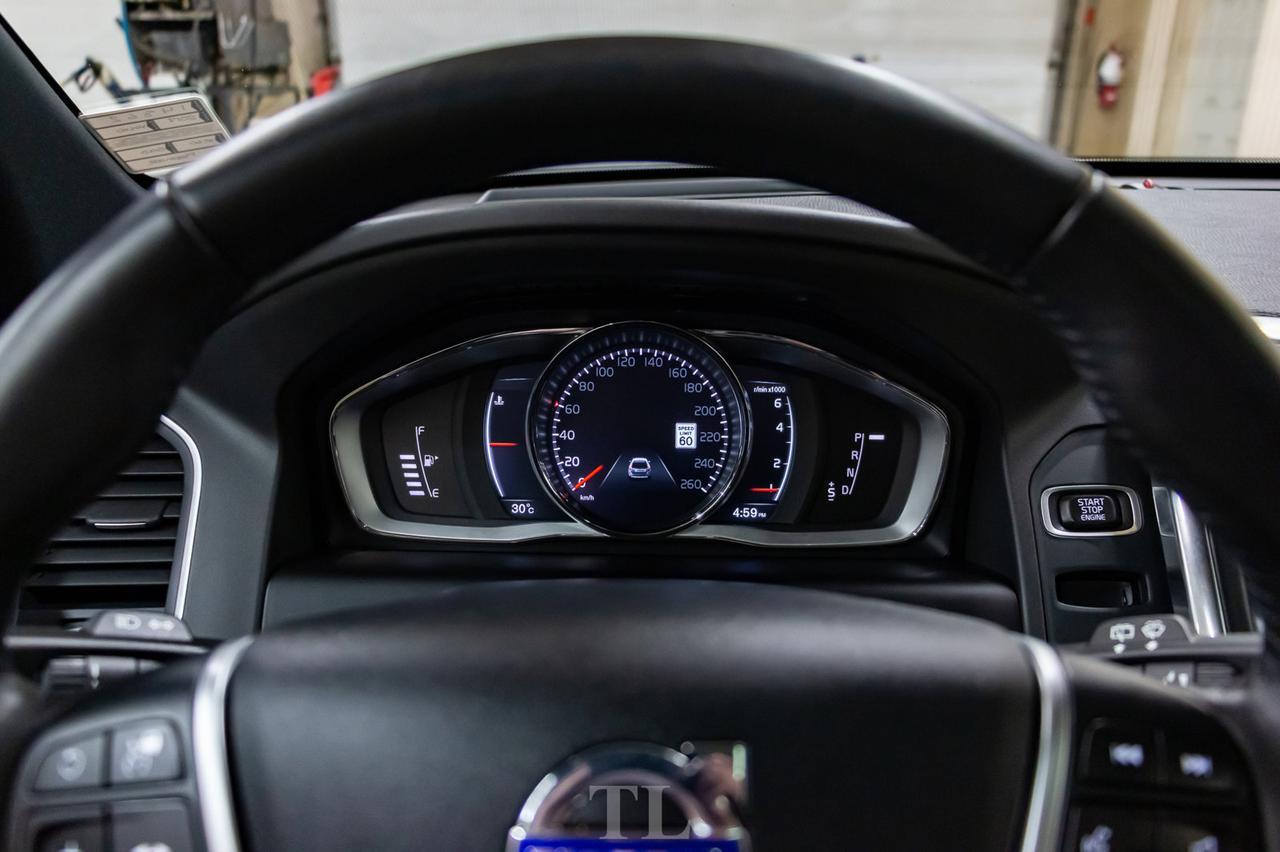 2017 Volvo XC60 AWD T6 Drive-E Premier Leather Roof Nav Red Deer AB