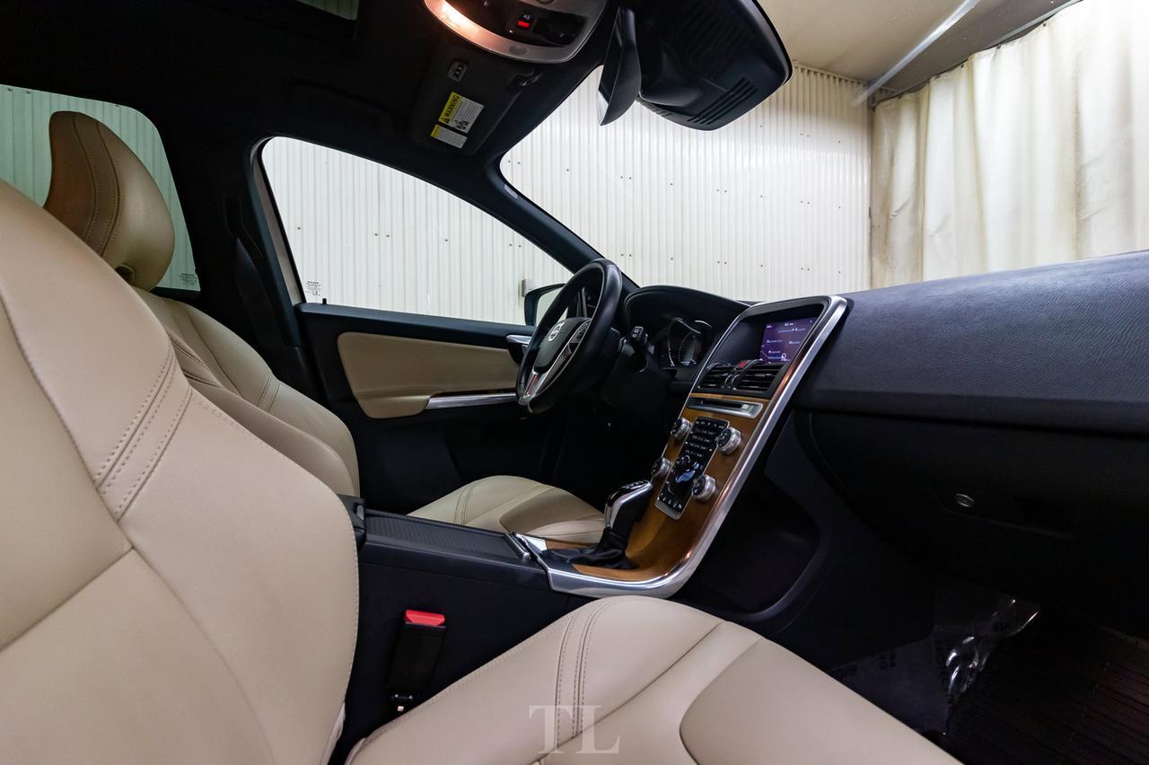 2017 Volvo XC60 AWD T6 Drive-E Premier Leather Roof Nav Red Deer AB