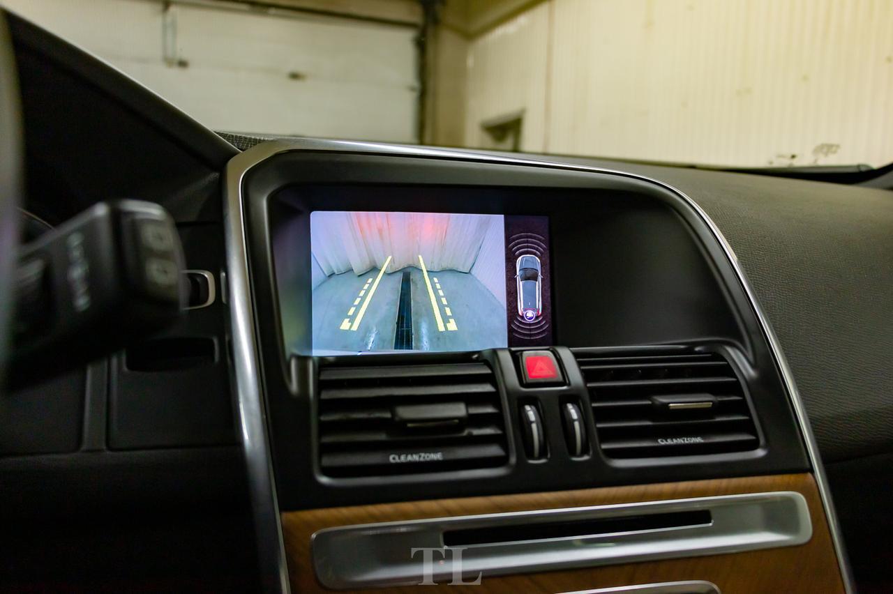 2017 Volvo XC60 AWD T6 Drive-E Premier Leather Roof Nav Red Deer AB