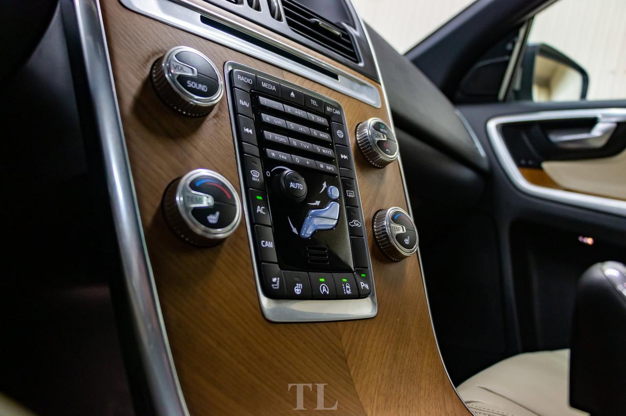 2017 Volvo XC60 AWD T6 Drive-E Premier Leather Roof Nav Red Deer AB