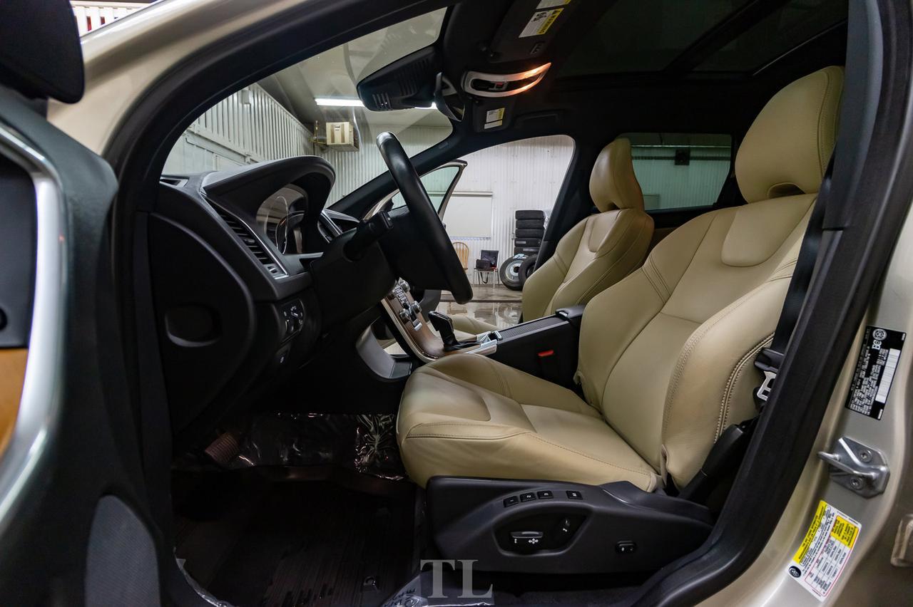 2017 Volvo XC60 AWD T6 Drive-E Premier Leather Roof Nav Red Deer AB