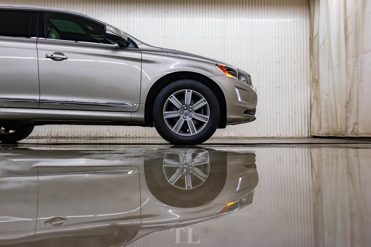 2017 Volvo XC60 AWD T6 Drive-E Premier Leather Roof Nav Red Deer AB