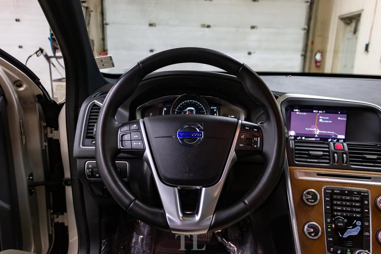 2017 Volvo XC60 AWD T6 Drive-E Premier Leather Roof Nav Red Deer AB