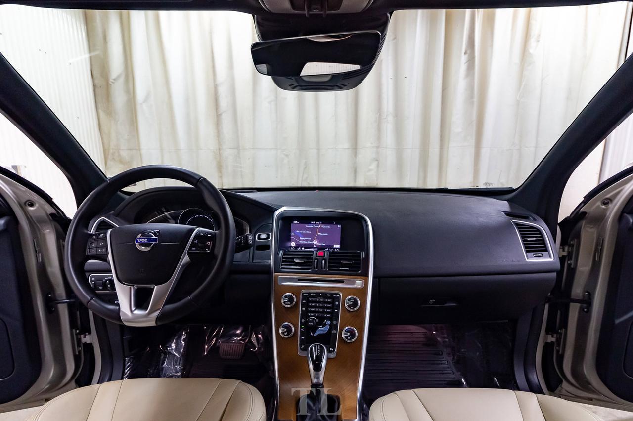 2017 Volvo XC60 AWD T6 Drive-E Premier Leather Roof Nav Red Deer AB