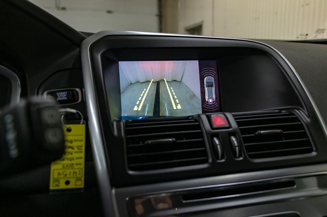 2017 Volvo XC60 AWD T6 Premier Leather Roof Nav Red Deer AB