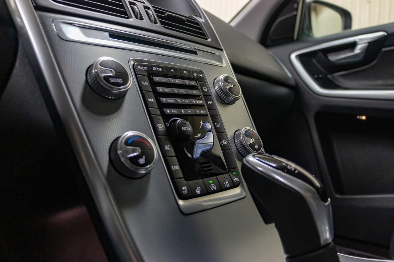 2017 Volvo XC60 AWD T6 Premier Leather Roof Nav Red Deer AB