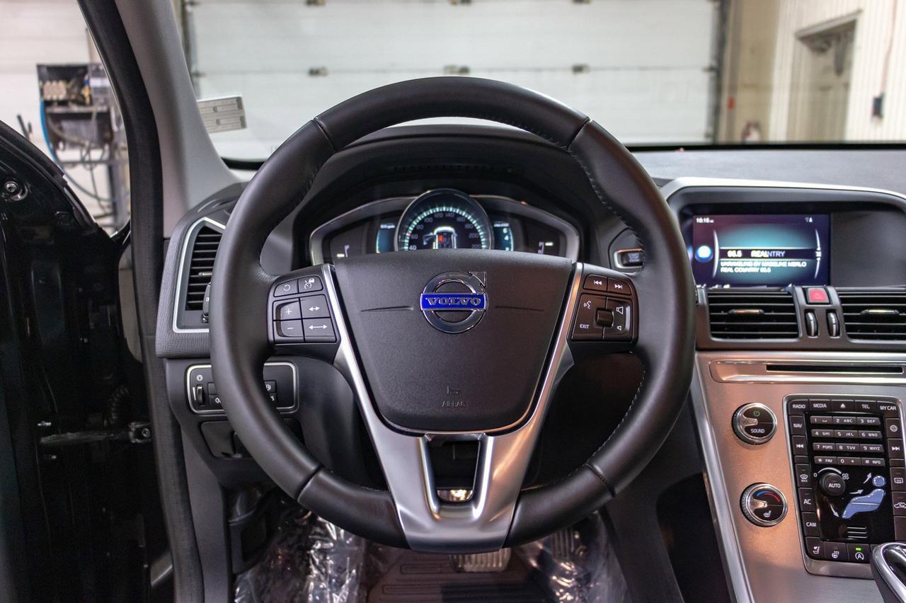 2017 Volvo XC60 AWD T6 Premier Leather Roof Nav Red Deer AB