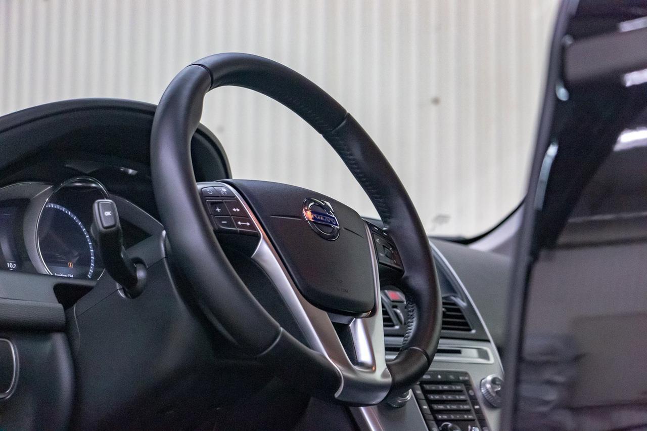 2017 Volvo XC60 AWD T6 Premier Leather Roof Nav Red Deer AB