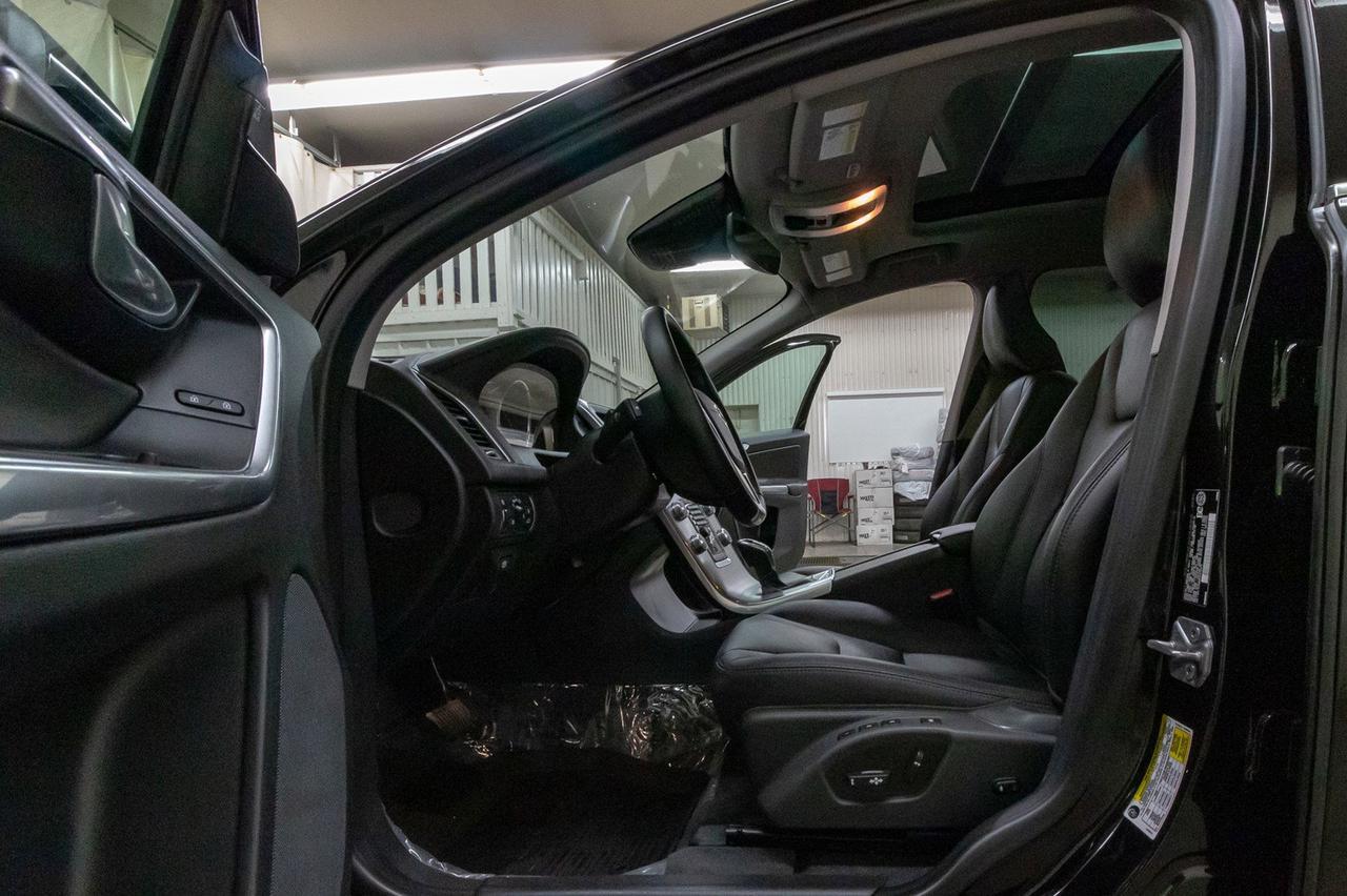 2017 Volvo XC60 AWD T6 Premier Leather Roof Nav Red Deer AB