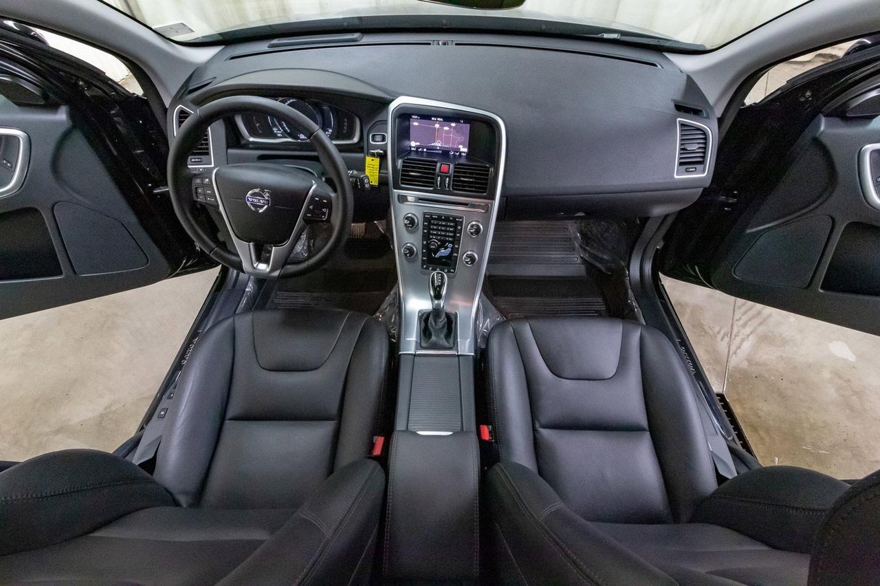 2017 Volvo XC60 AWD T6 Premier Leather Roof Nav Red Deer AB