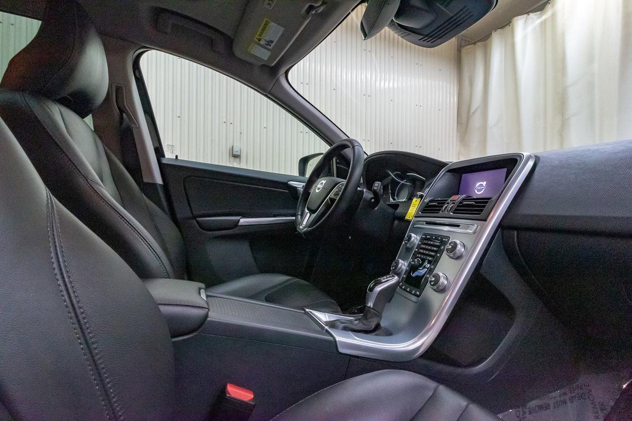2017 Volvo XC60 AWD T6 Premier Leather Roof Nav Red Deer AB
