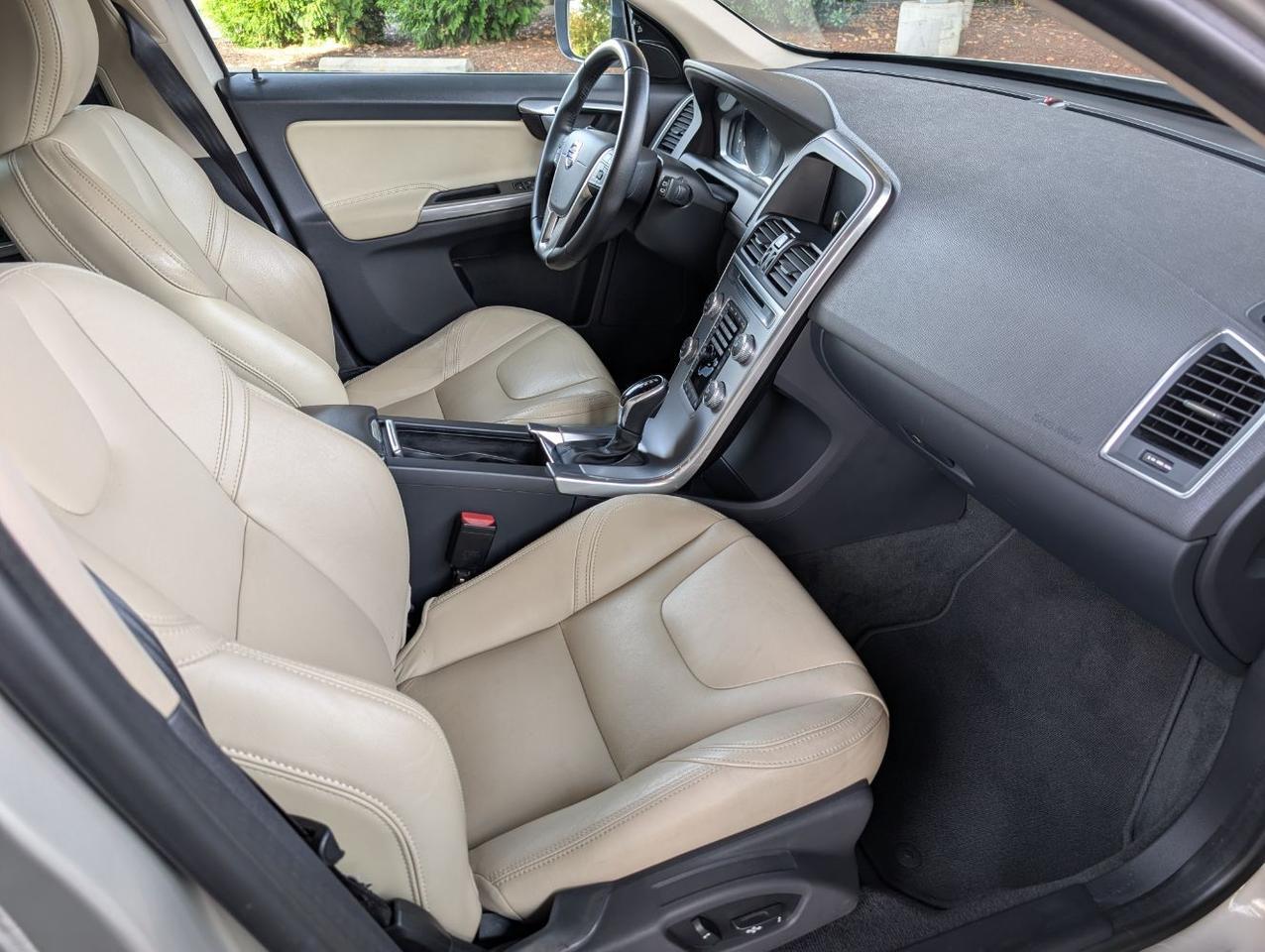 2017 Volvo XC60 T6 AWD Dynamic Preferred w/High Performance Audio, Heated Leather, Active Xenon & Moon Roof Portland OR